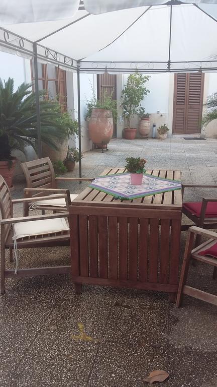 Suites Piazza Umberto فيغناكاستريسي المظهر الخارجي الصورة