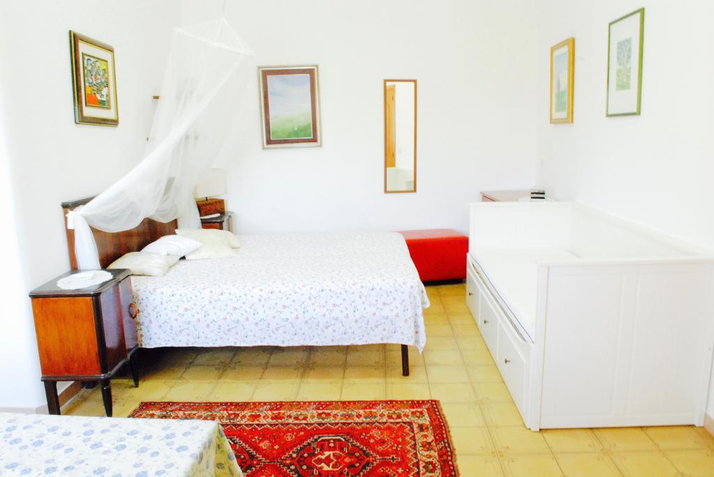 Suites Piazza Umberto فيغناكاستريسي المظهر الخارجي الصورة