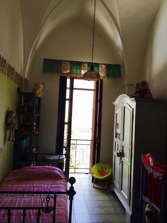 Suites Piazza Umberto فيغناكاستريسي المظهر الخارجي الصورة