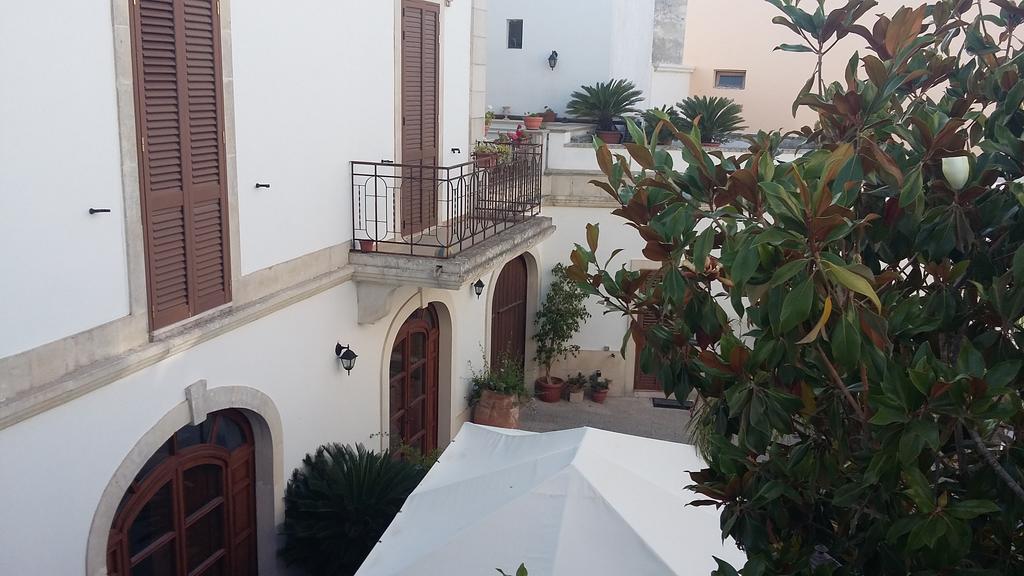 Suites Piazza Umberto فيغناكاستريسي المظهر الخارجي الصورة