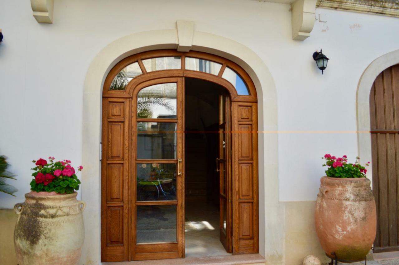 Suites Piazza Umberto فيغناكاستريسي المظهر الخارجي الصورة