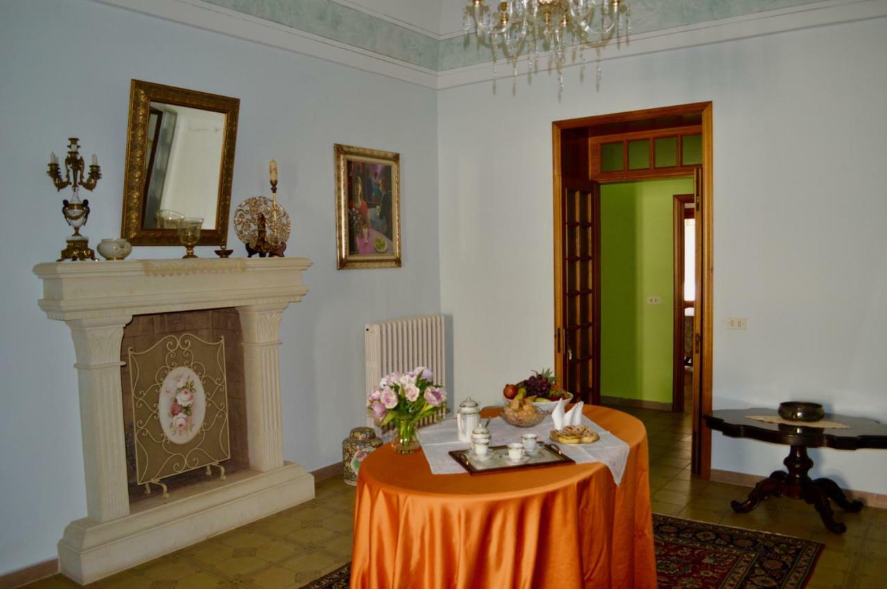 Suites Piazza Umberto فيغناكاستريسي المظهر الخارجي الصورة