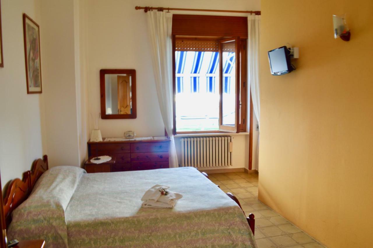 Suites Piazza Umberto فيغناكاستريسي المظهر الخارجي الصورة