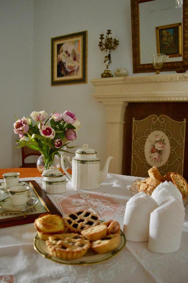 Suites Piazza Umberto فيغناكاستريسي المظهر الخارجي الصورة